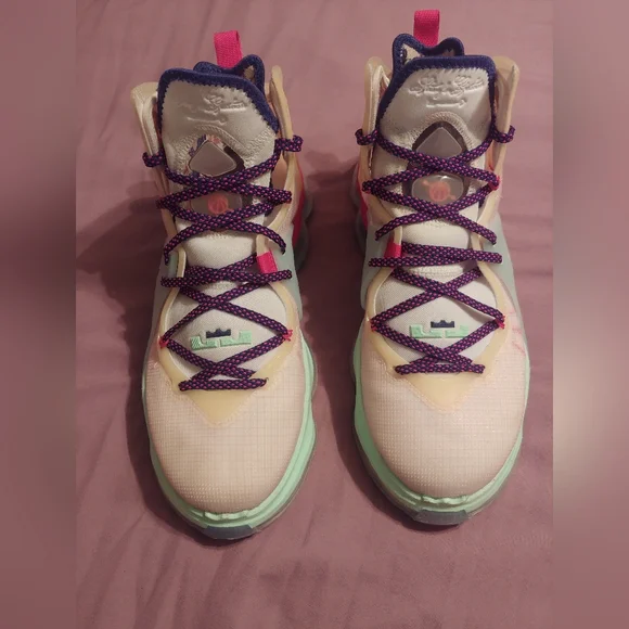 Lebron 19 - Picture 3 of 6